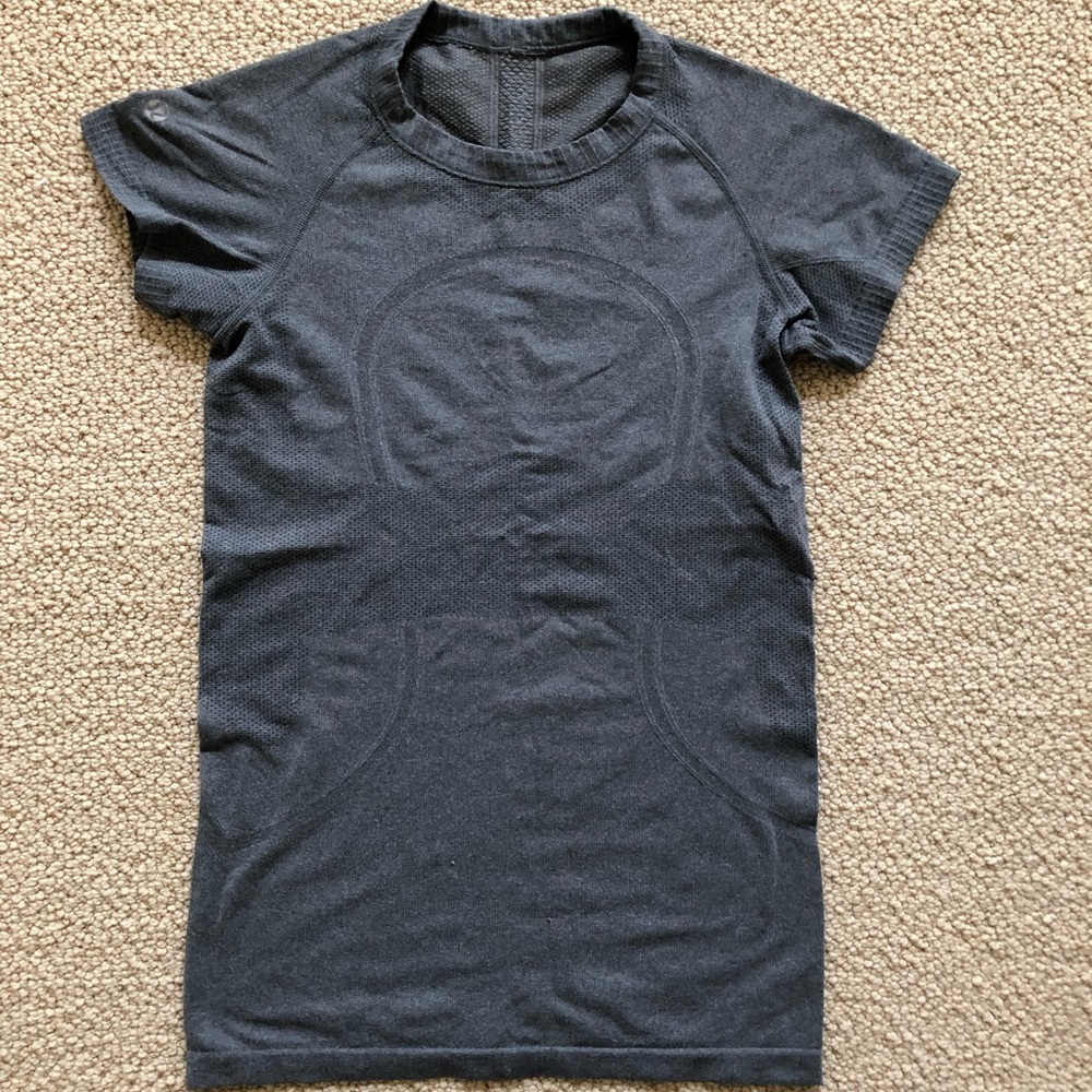 Lululemon Tech Short Sleeve Size 4